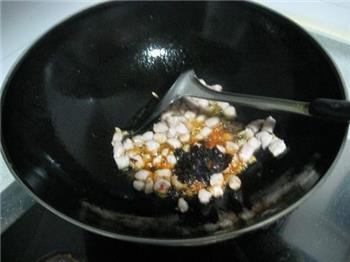 老干妈炒黄瓜丁怎么做，老干妈炒黄瓜丁怎么做好吃，老干妈炒黄瓜丁做法