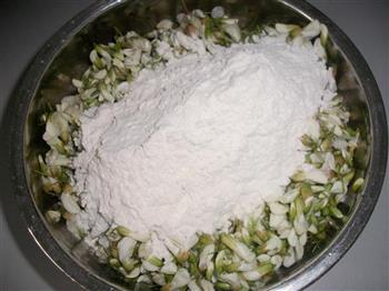 槐花麦饭怎么做，槐花麦饭怎么做好吃，槐花麦饭做法