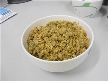 槐花麦饭怎么做，槐花麦饭怎么做好吃，槐花麦饭做法