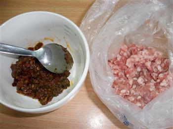 黄金酥皮辣肉饼怎么做，黄金酥皮辣肉饼怎么做好吃，黄金酥皮辣肉饼做法