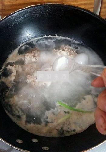 玉米排骨菌菇汤怎么做，玉米排骨菌菇汤怎么做好吃，玉米排骨菌菇汤做法