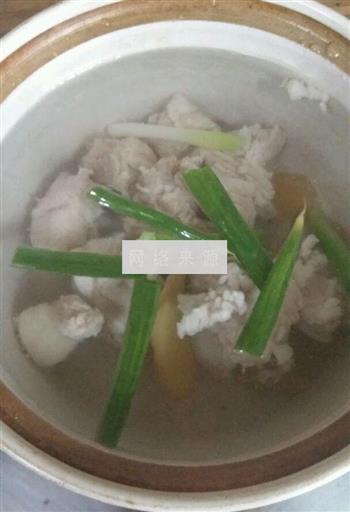玉米排骨菌菇汤怎么做，玉米排骨菌菇汤怎么做好吃，玉米排骨菌菇汤做法