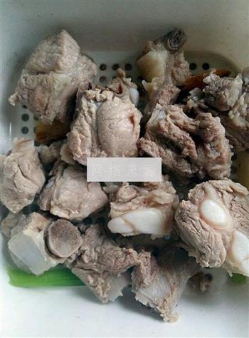 玉米排骨菌菇汤怎么做，玉米排骨菌菇汤怎么做好吃，玉米排骨菌菇汤做法