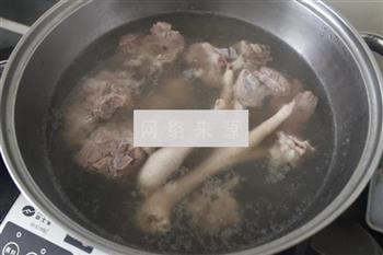松茸雪莲汤怎么做，松茸雪莲汤怎么做好吃，松茸雪莲汤做法