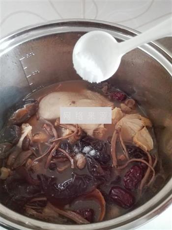 菌菇鸡汤怎么做，菌菇鸡汤怎么做好吃，菌菇鸡汤做法