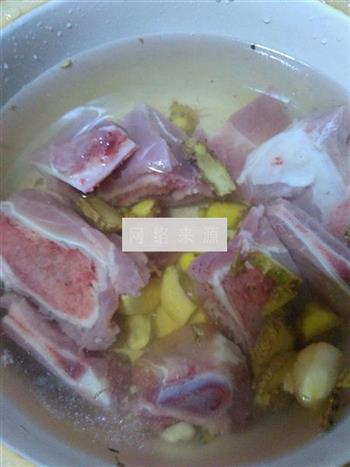 青豆骨头汤怎么做，青豆骨头汤怎么做好吃，青豆骨头汤做法