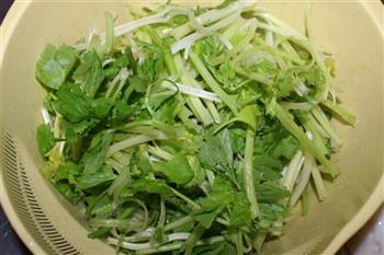 鸡柳香芹汤河粉怎么做，鸡柳香芹汤河粉怎么做好吃，鸡柳香芹汤河粉做法