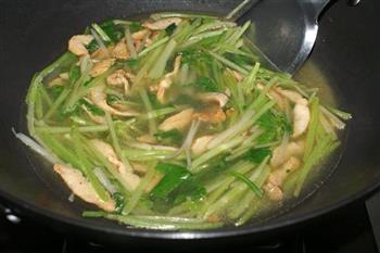鸡柳香芹汤河粉怎么做，鸡柳香芹汤河粉怎么做好吃，鸡柳香芹汤河粉做法