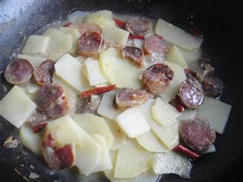 腊味土豆片怎么做，腊味土豆片怎么做好吃，腊味土豆片做法