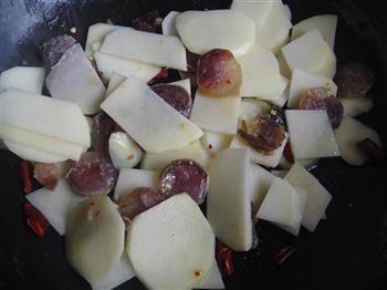 腊味土豆片怎么做，腊味土豆片怎么做好吃，腊味土豆片做法