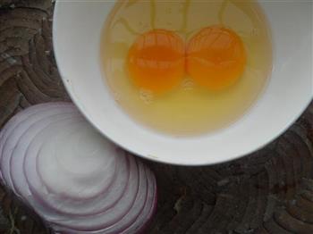 洋葱煎蛋怎么做，洋葱煎蛋怎么做好吃，洋葱煎蛋做法