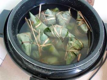 黑白糯米鲜肉粽怎么做，黑白糯米鲜肉粽怎么做好吃，黑白糯米鲜肉粽做法