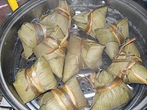 家庭版烧肉粽怎么做，家庭版烧肉粽怎么做好吃，家庭版烧肉粽做法