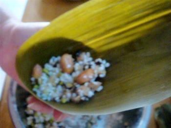 蛋黄香菇肉粽怎么做，蛋黄香菇肉粽怎么做好吃，蛋黄香菇肉粽做法