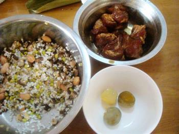 蛋黄香菇肉粽怎么做，蛋黄香菇肉粽怎么做好吃，蛋黄香菇肉粽做法