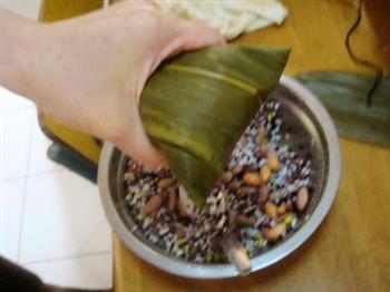 八宝莲蓉粽子怎么做，八宝莲蓉粽子怎么做好吃，八宝莲蓉粽子做法