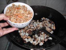 八宝咸蛋黄肉粽子怎么做，八宝咸蛋黄肉粽子怎么做好吃，八宝咸蛋黄肉粽子做法