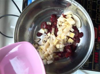 杨梅雪梨冰糖水怎么做，杨梅雪梨冰糖水怎么做好吃，杨梅雪梨冰糖水做法