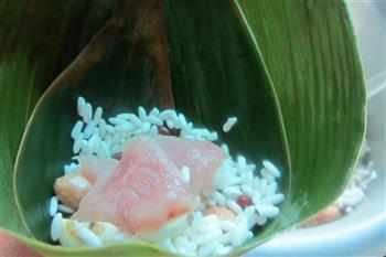 花生莲子肉粽怎么做，花生莲子肉粽怎么做好吃，花生莲子肉粽做法