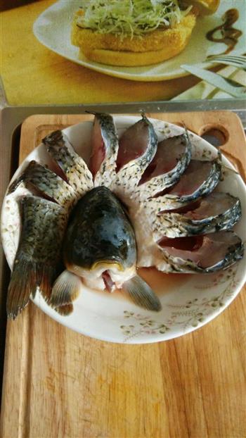 清蒸鲤鱼怎么做，清蒸鲤鱼怎么做好吃，清蒸鲤鱼做法