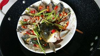 清蒸鲤鱼怎么做，清蒸鲤鱼怎么做好吃，清蒸鲤鱼做法