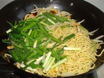 鸡肉炒黄面怎么做，鸡肉炒黄面怎么做好吃，鸡肉炒黄面做法