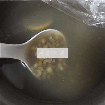 冰糖绿豆汤怎么做，冰糖绿豆汤怎么做好吃，冰糖绿豆汤做法