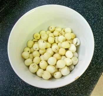 莲子蛋黄肉粽怎么做，莲子蛋黄肉粽怎么做好吃，莲子蛋黄肉粽做法