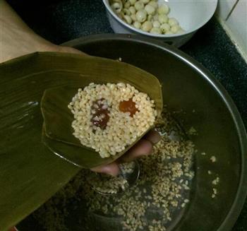 莲子蛋黄肉粽怎么做，莲子蛋黄肉粽怎么做好吃，莲子蛋黄肉粽做法