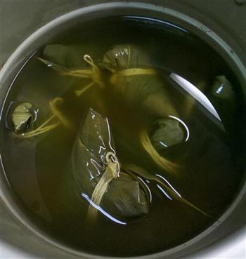 莲子蛋黄肉粽怎么做，莲子蛋黄肉粽怎么做好吃，莲子蛋黄肉粽做法