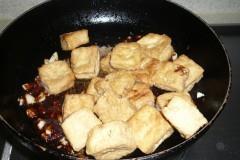 酱烧臭豆腐怎么做，酱烧臭豆腐怎么做好吃，酱烧臭豆腐做法
