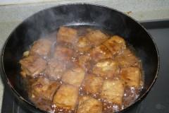 酱烧臭豆腐怎么做，酱烧臭豆腐怎么做好吃，酱烧臭豆腐做法