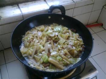 包菜猪肉炒年糕怎么做，包菜猪肉炒年糕怎么做好吃，包菜猪肉炒年糕做法