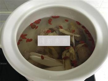 花胶排骨猴头菇汤怎么做，花胶排骨猴头菇汤怎么做好吃，花胶排骨猴头菇汤做法