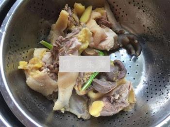 黄芪红枣鸡汤怎么做，黄芪红枣鸡汤怎么做好吃，黄芪红枣鸡汤做法