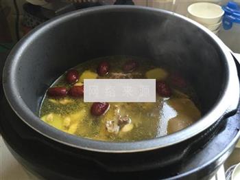 黄芪红枣鸡汤怎么做，黄芪红枣鸡汤怎么做好吃，黄芪红枣鸡汤做法