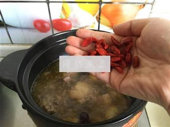 黄芪红枣鸡汤怎么做，黄芪红枣鸡汤怎么做好吃，黄芪红枣鸡汤做法