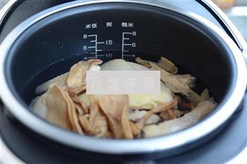 松茸煲鸡汤怎么做，松茸煲鸡汤怎么做好吃，松茸煲鸡汤做法