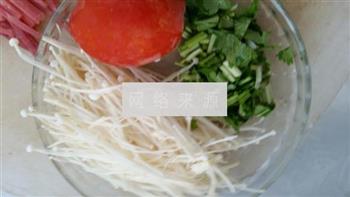 蔬菜肉丝汤怎么做，蔬菜肉丝汤怎么做好吃，蔬菜肉丝汤做法
