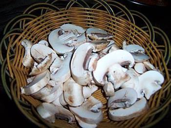 花边苹果鸡肉披萨怎么做，花边苹果鸡肉披萨怎么做好吃，花边苹果鸡肉披萨做法