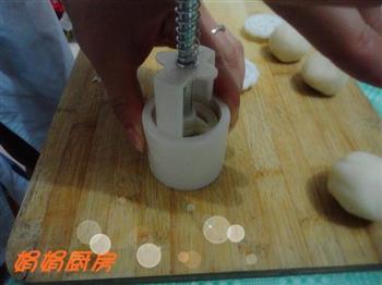 奶香冰皮月饼怎么做，奶香冰皮月饼怎么做好吃，奶香冰皮月饼做法