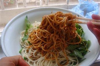 麻酱荆芥凉面怎么做，麻酱荆芥凉面怎么做好吃，麻酱荆芥凉面做法
