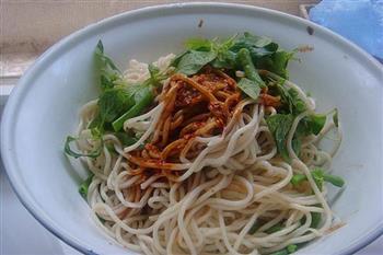 麻酱荆芥凉面怎么做，麻酱荆芥凉面怎么做好吃，麻酱荆芥凉面做法