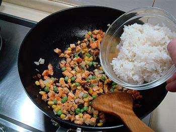 烤鸡焗饭披萨怎么做，烤鸡焗饭披萨怎么做好吃，烤鸡焗饭披萨做法