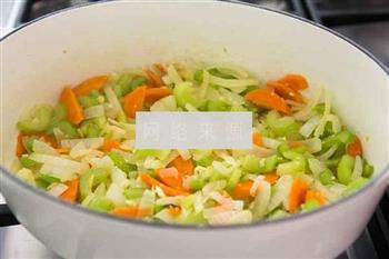 花椰菜奶酪汤怎么做，花椰菜奶酪汤怎么做好吃，花椰菜奶酪汤做法
