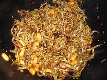 麻辣花生抄小银鱼怎么做，麻辣花生抄小银鱼怎么做好吃，麻辣花生抄小银鱼做法