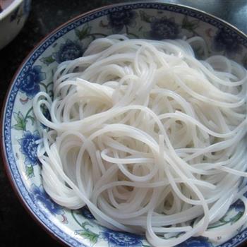 咸菜瘦肉米粉怎么做，咸菜瘦肉米粉怎么做好吃，咸菜瘦肉米粉做法