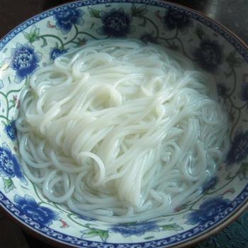 咸菜瘦肉米粉怎么做，咸菜瘦肉米粉怎么做好吃，咸菜瘦肉米粉做法