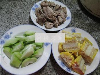 玉米佛手瓜排骨汤怎么做，玉米佛手瓜排骨汤怎么做好吃，玉米佛手瓜排骨汤做法