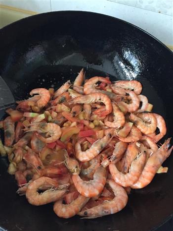 白菜炒大虾怎么做，白菜炒大虾怎么做好吃，白菜炒大虾做法
